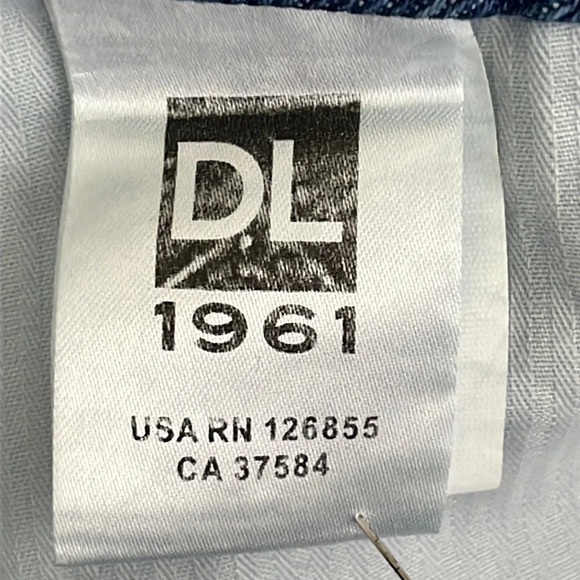 DL1961 Renee Shorts Medium Wash Raw Hem Distressing Cotton - NEW - Size 25 - Picture 10 of 12